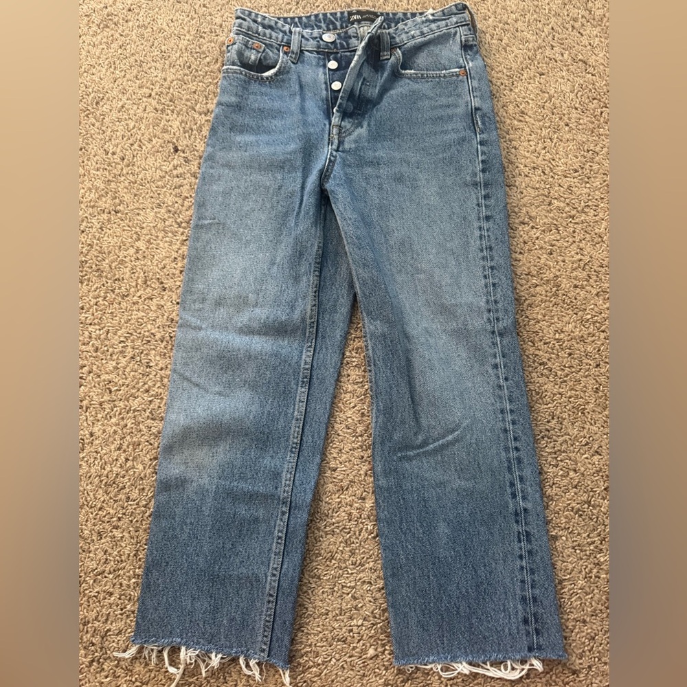 Zara Women’s Straight Blue Jeans